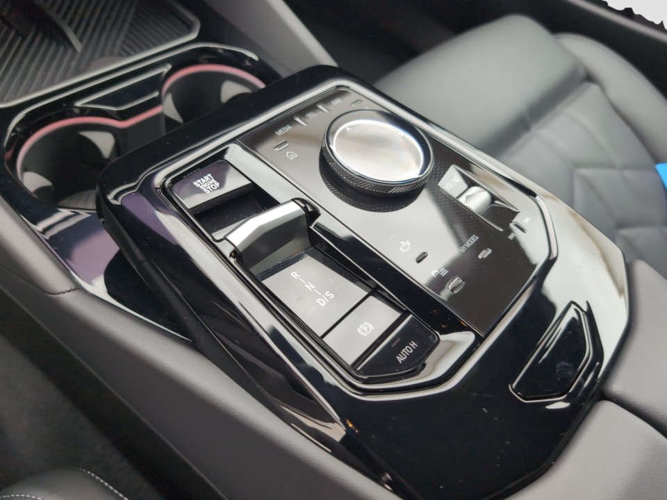 BMW 5 Series 2025 — imagine 17