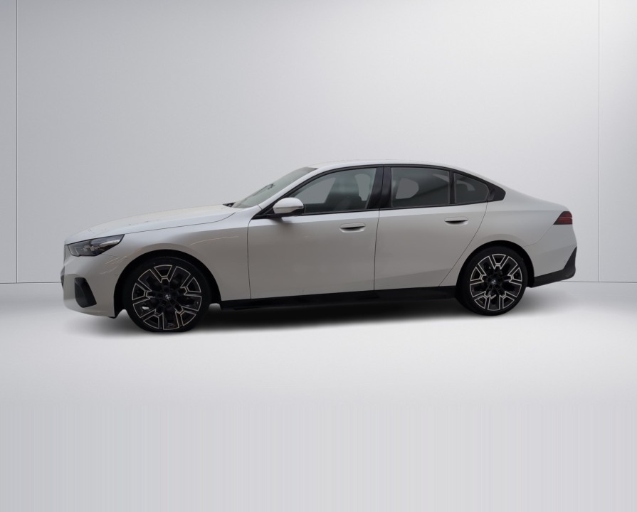 BMW 5 Series 2025 — imagine 2