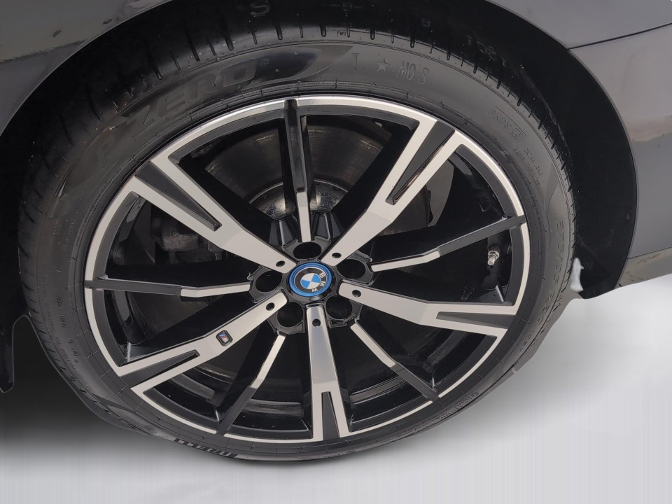 BMW Seria 5 550e xDrive M-Sport - foto 12