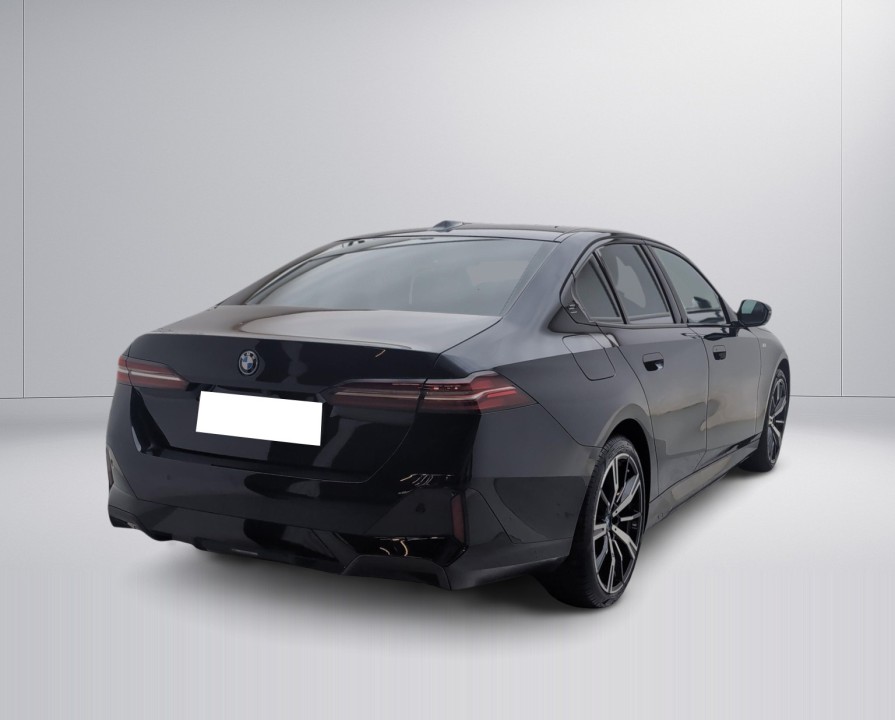 BMW 5 Series 2025 — imagine 3