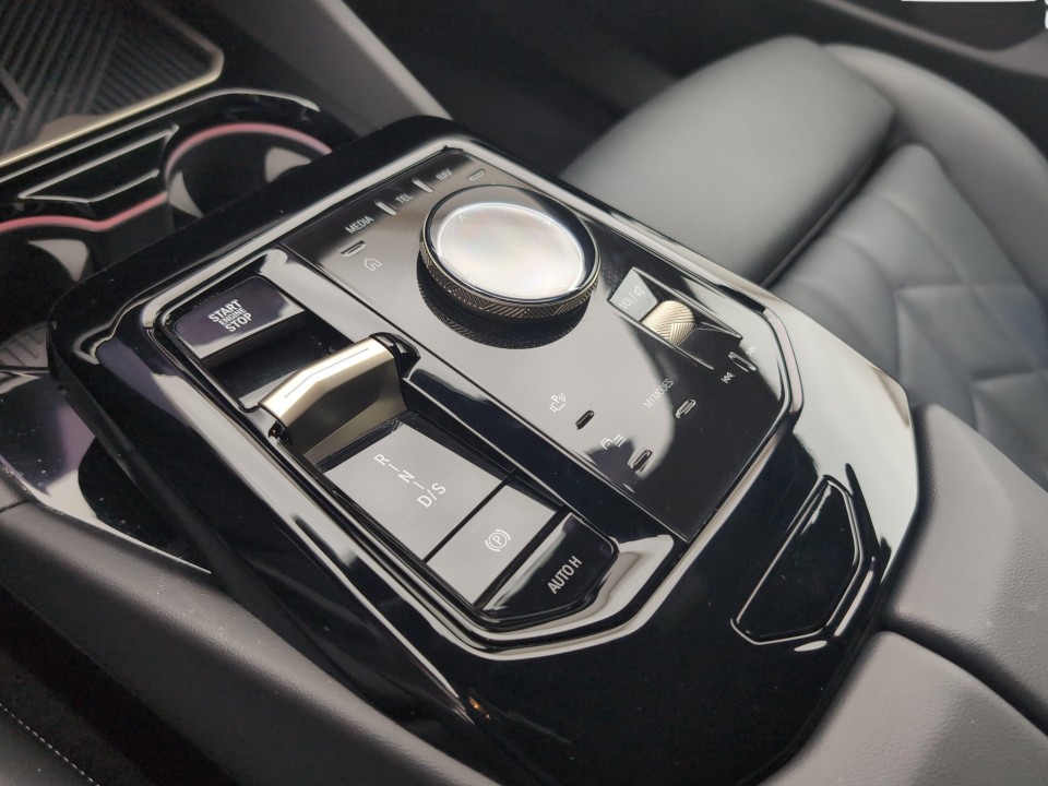 BMW 5 Series 2025 — imagine 19