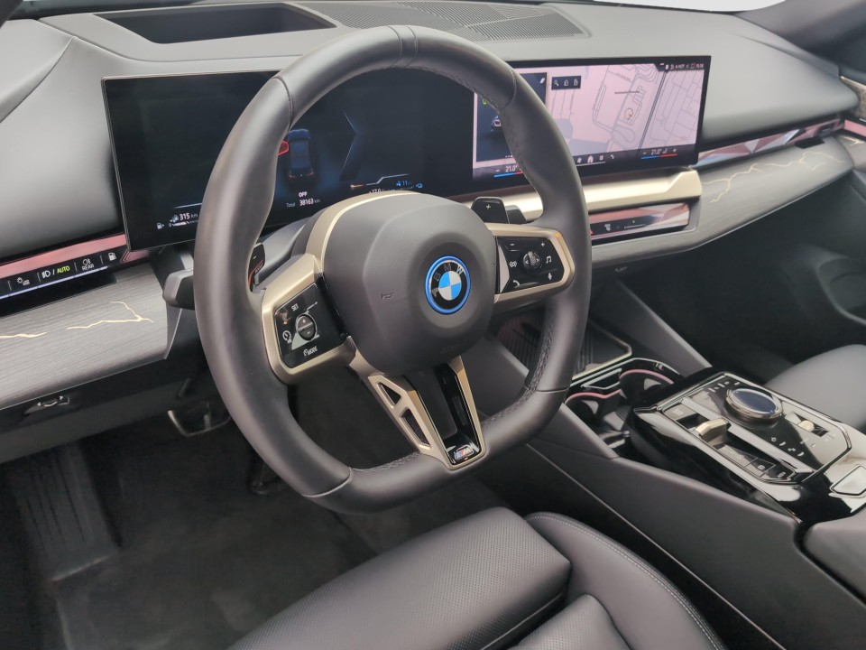 BMW 5 Series 2025 — imagine 17