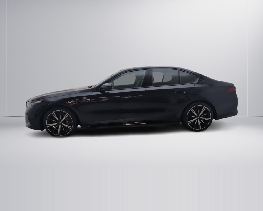 BMW 5 Series 2025 — imagine 2