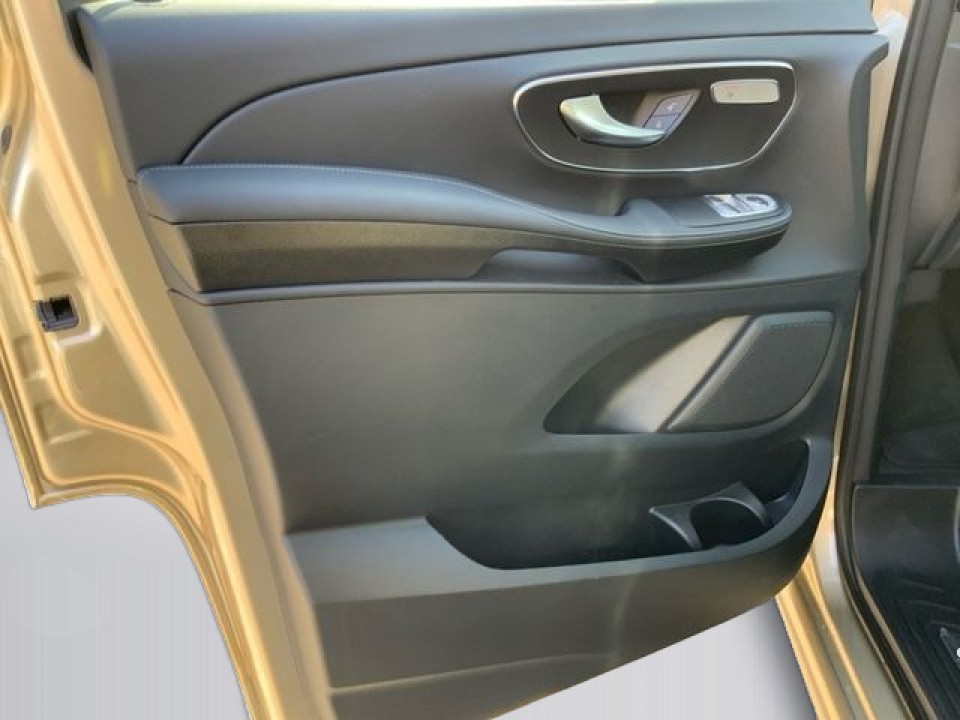 Mercedes-Benz V 300 4MATIC+ - foto 23