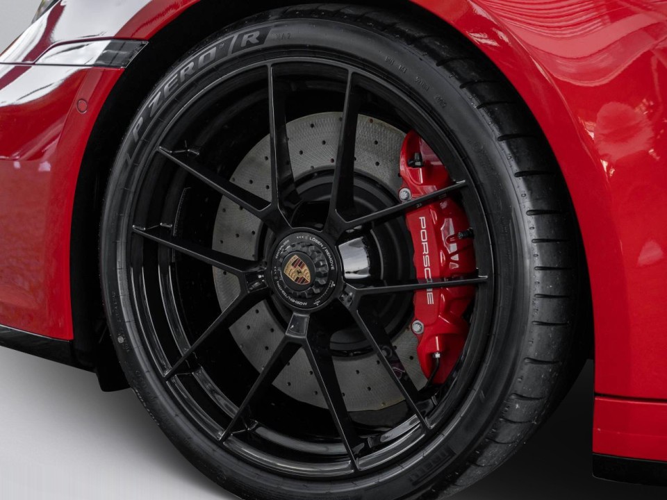 Porsche 911 Carrera 4 GTS - foto 34