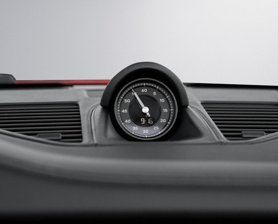 Porsche 911 Carrera 4 GTS - foto 26