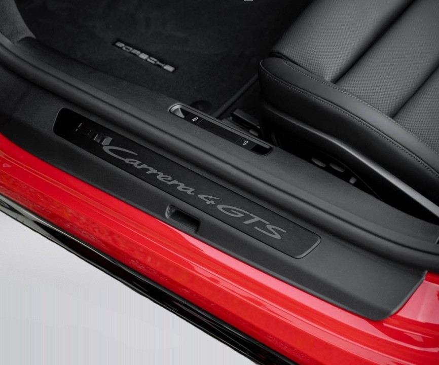 Porsche 911 Carrera 4 GTS - foto 28