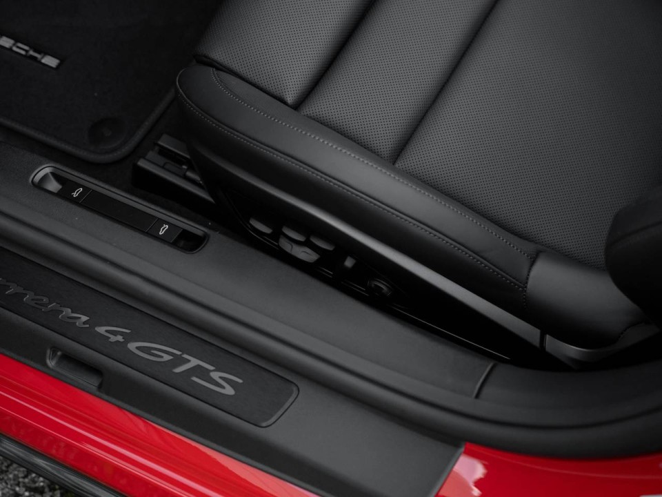 Porsche 911 Carrera 4 GTS - foto 24