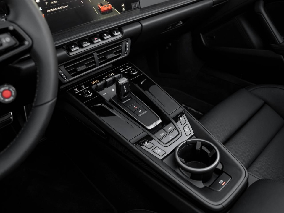 Porsche 911 Carrera 4 GTS - foto 12