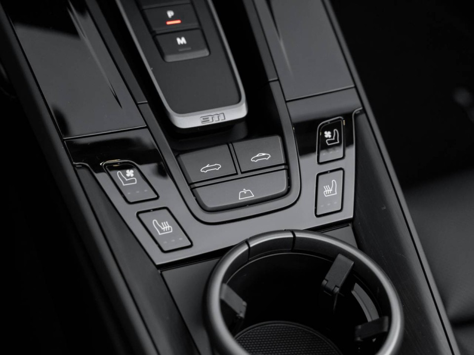 Porsche 911 Carrera 4 GTS - foto 14