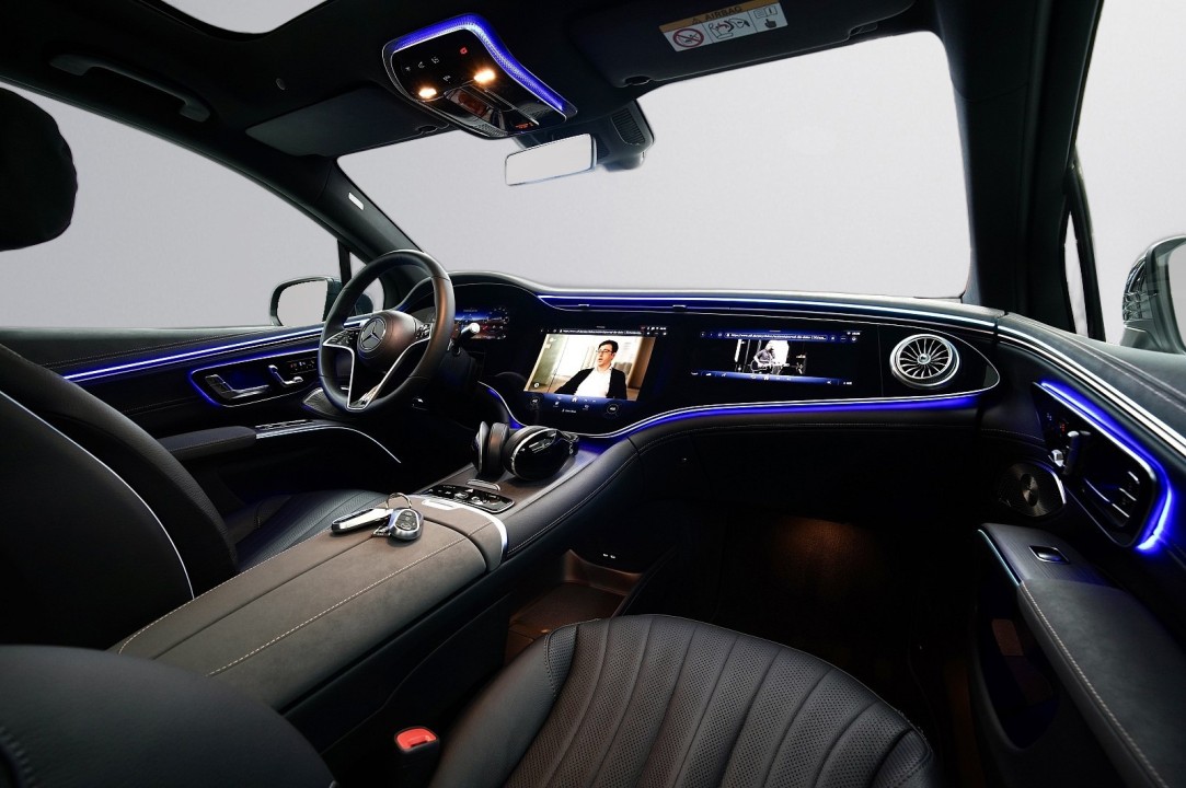 MERCEDES-BENZ EQS 2025 — imagine 19