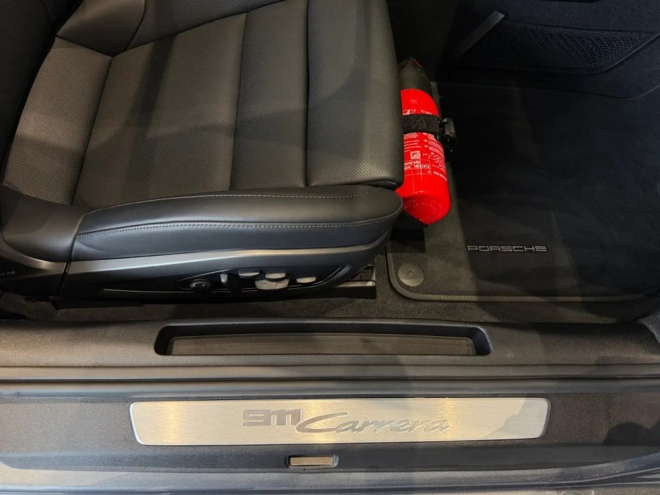 Porsche 911 Carrera - foto 16