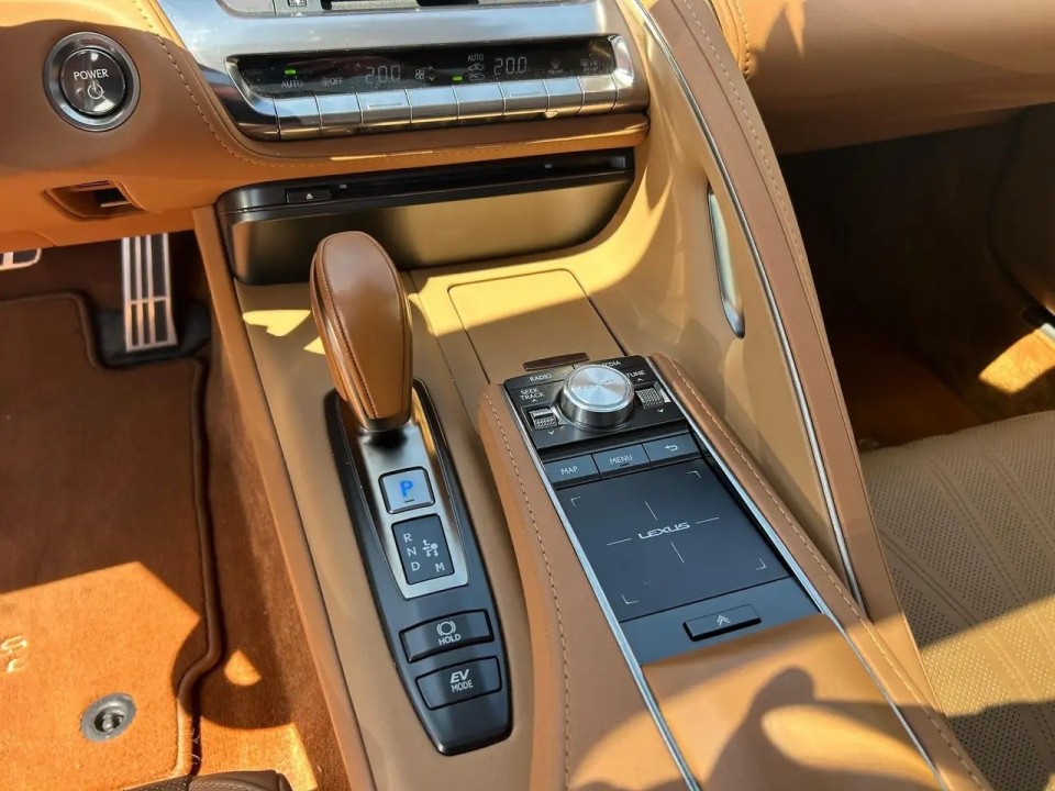 Lexus LC 500 h - foto 12