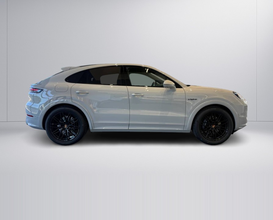 PORSCHE Cayenne Coupe 2026 — imagine 2