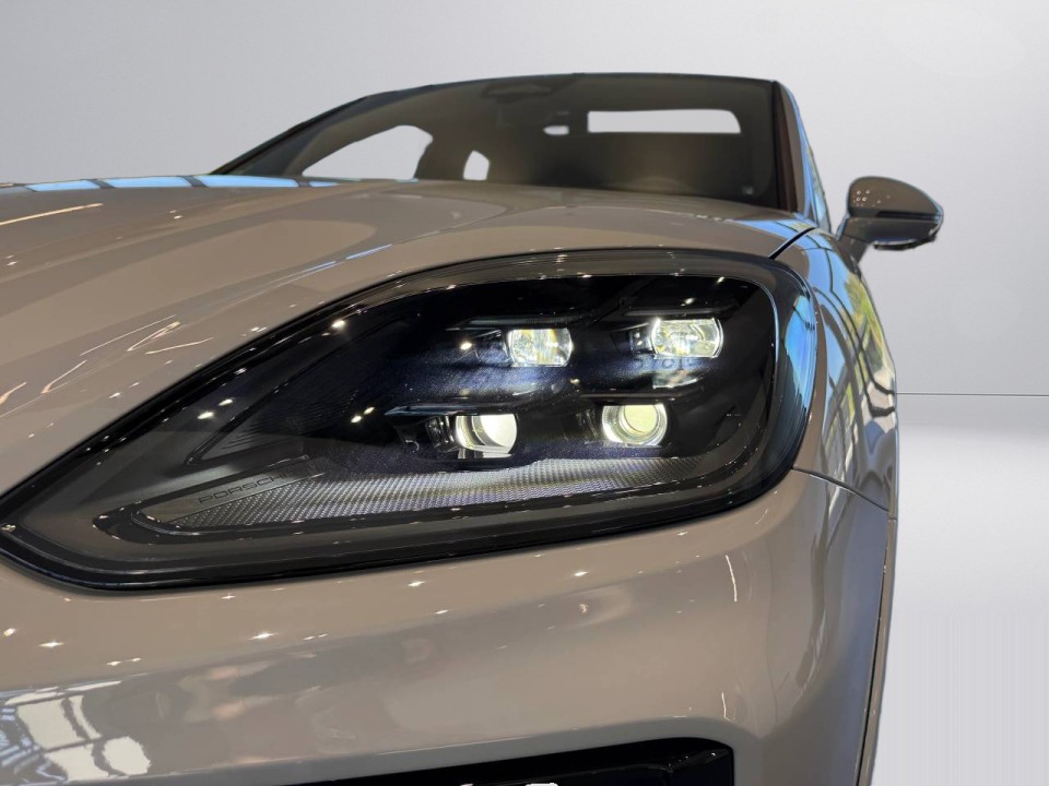 Porsche Cayenne Coupe E-Hybrid Black Edition - foto 24
