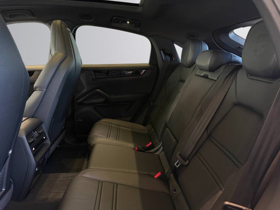 PORSCHE Cayenne Coupe 2026 — imagine 19