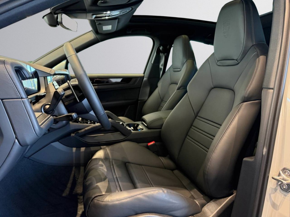 PORSCHE Cayenne Coupe 2026 — imagine 17