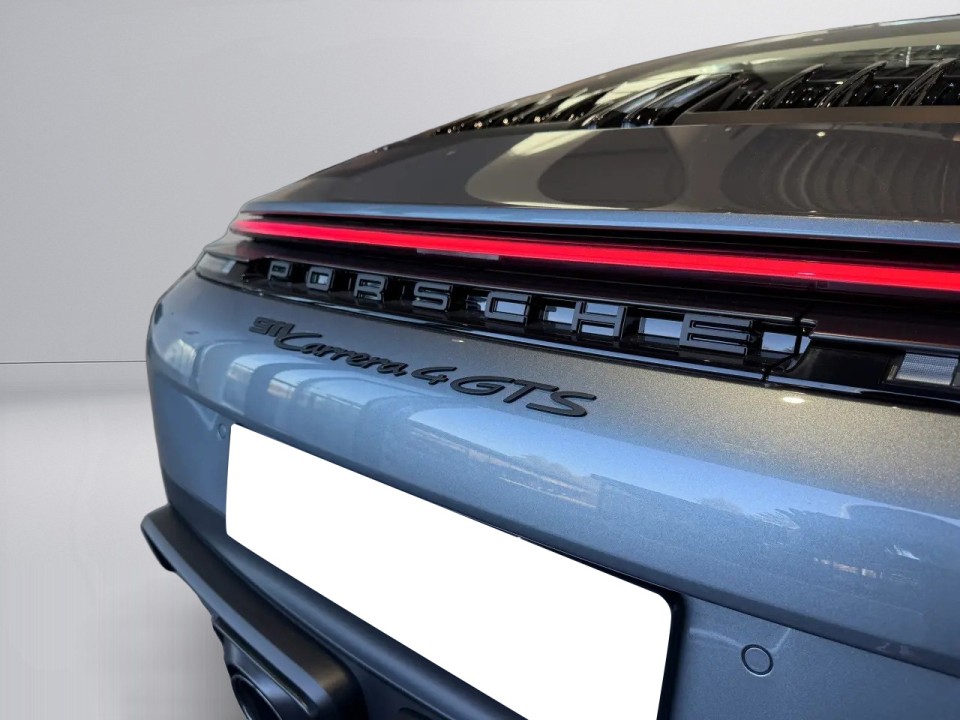 Porsche 911 Carrera 4 GTS - foto 25