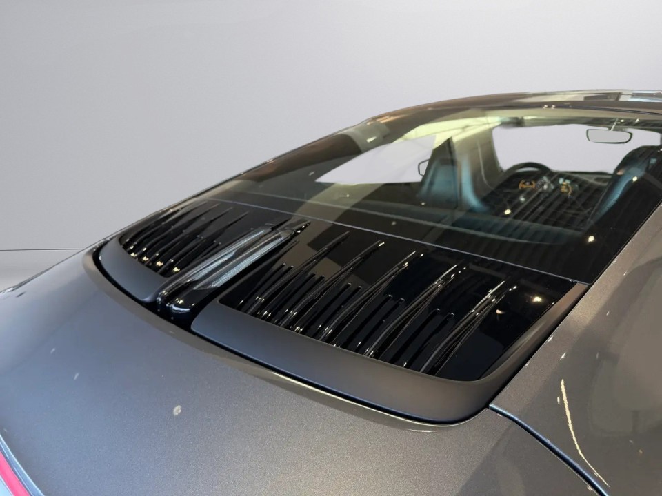 Porsche 911 Carrera 4 GTS - foto 23