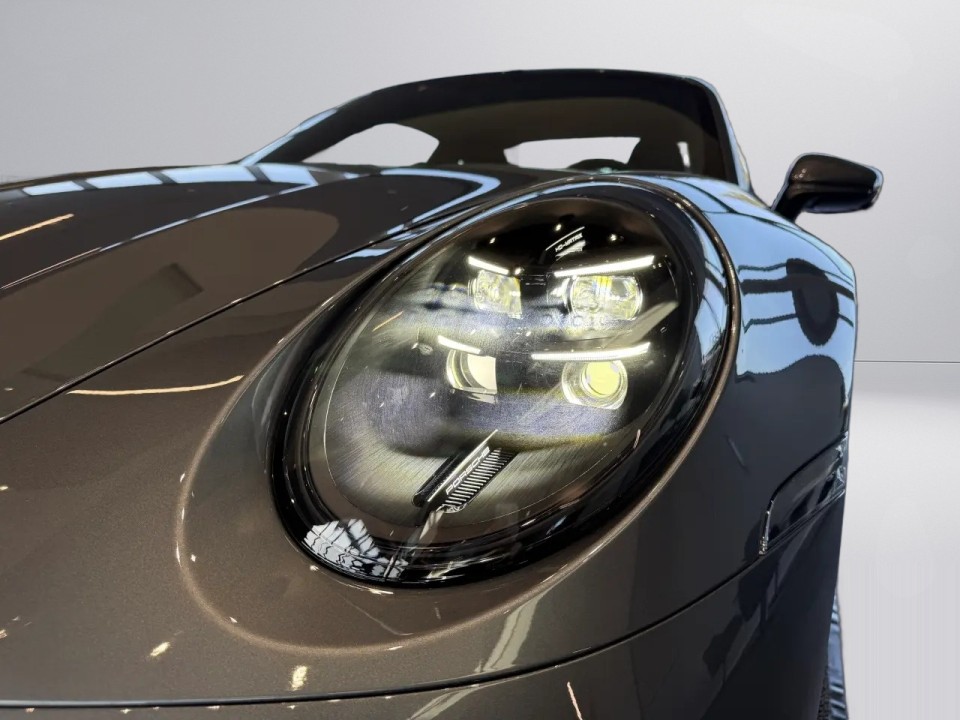 Porsche 911 Carrera 4 GTS - foto 24