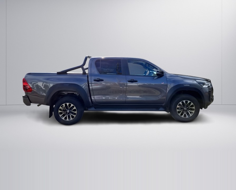 TOYOTA Hilux 2023 — imagine 2