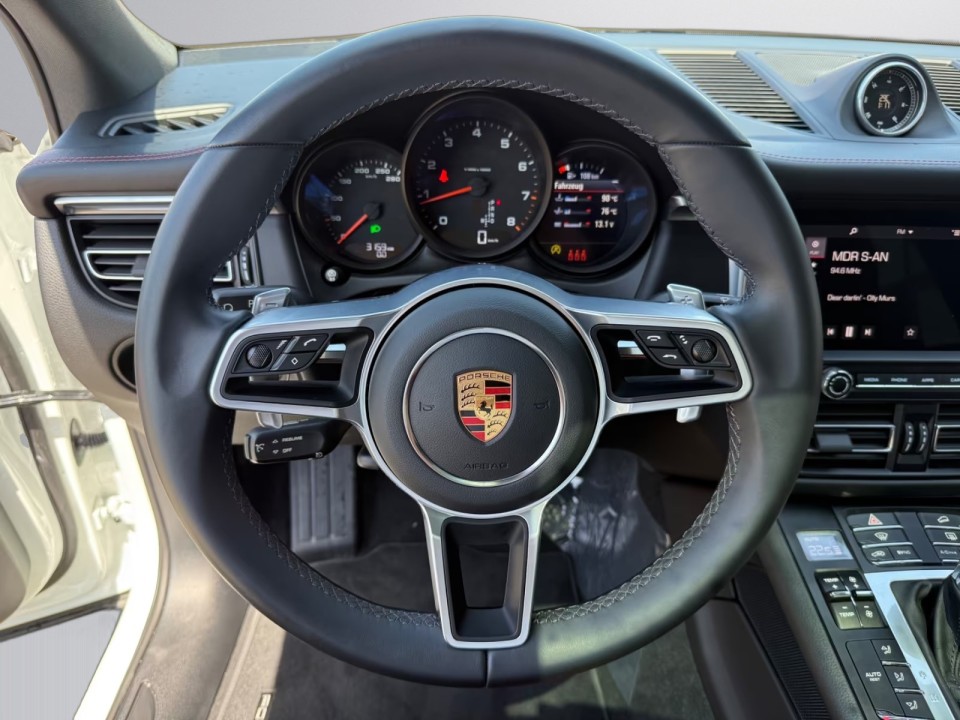 PORSCHE Macan 2025 — imagine 18
