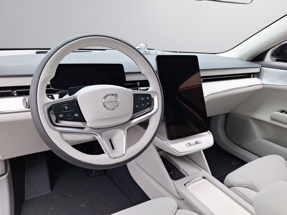 VOLVO Unknown Model 2025 — imagine 15