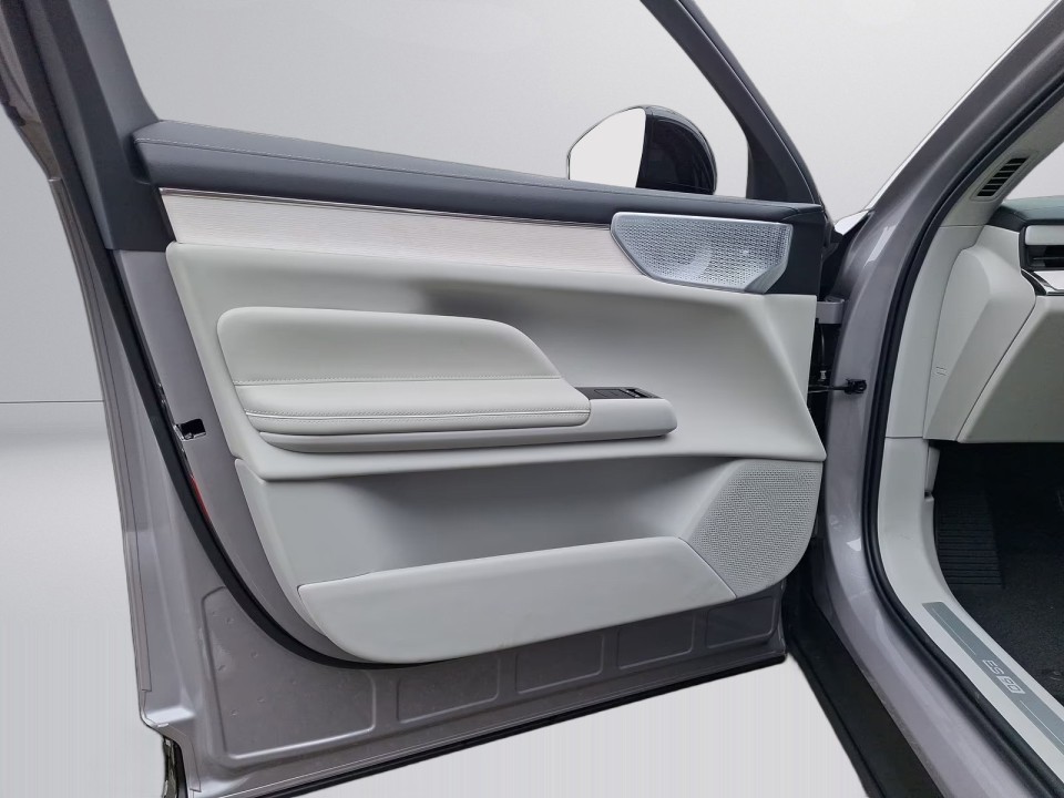 Volvo ES90 - foto 14