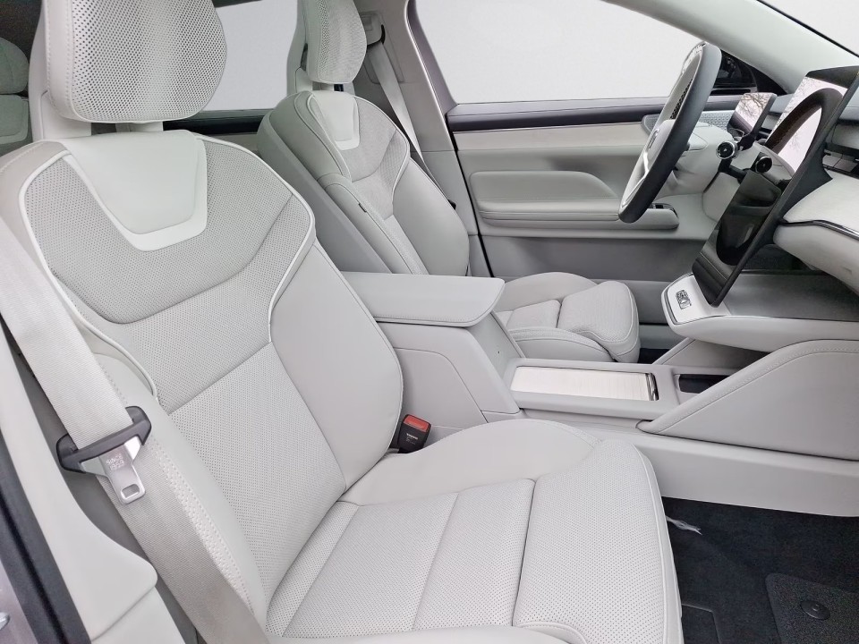VOLVO Unknown Model 2025 — imagine 18