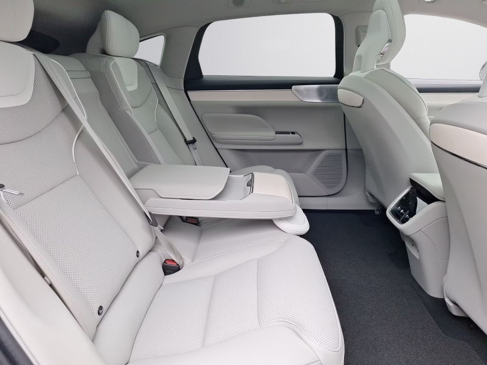 Volvo ES90 - foto 13
