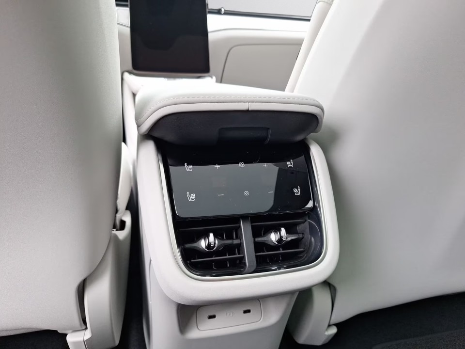 Volvo ES90 - foto 12