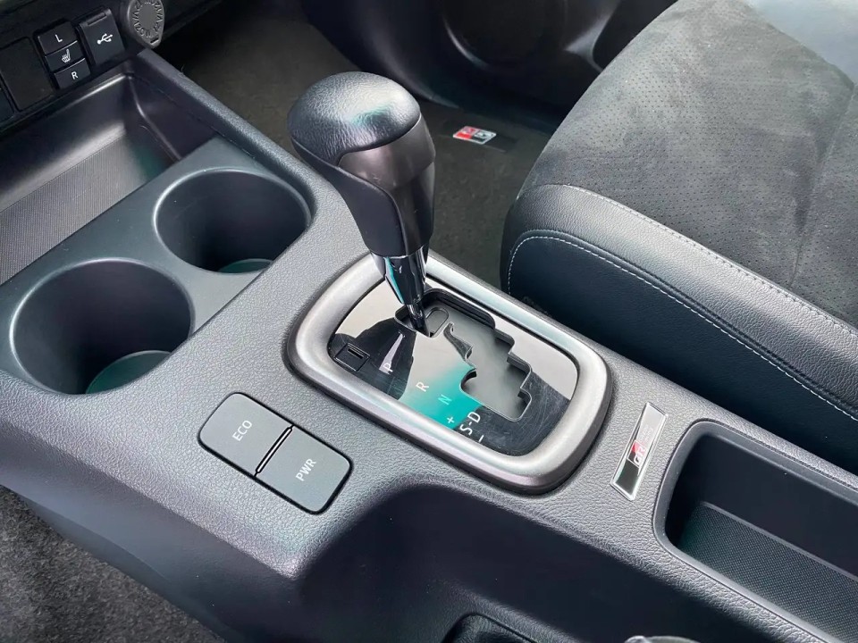 Toyota Hilux - foto 8