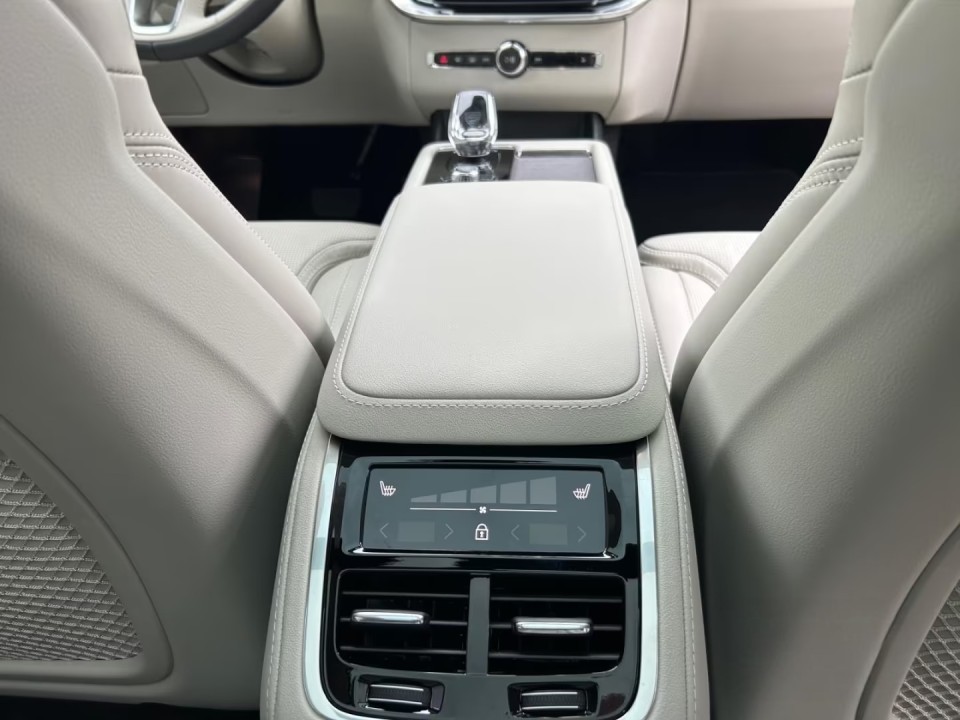 VOLVO XC90 2025 — imagine 19