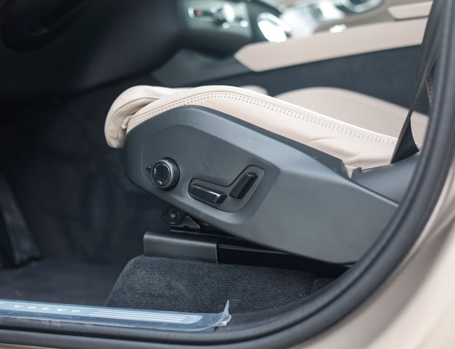 Volvo XC 90 T8 Recharge AWD Ultra Dark - foto 18