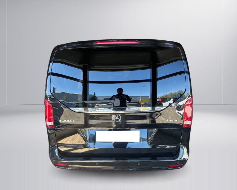 MERCEDES-BENZ V-Class 2023 — imagine 3