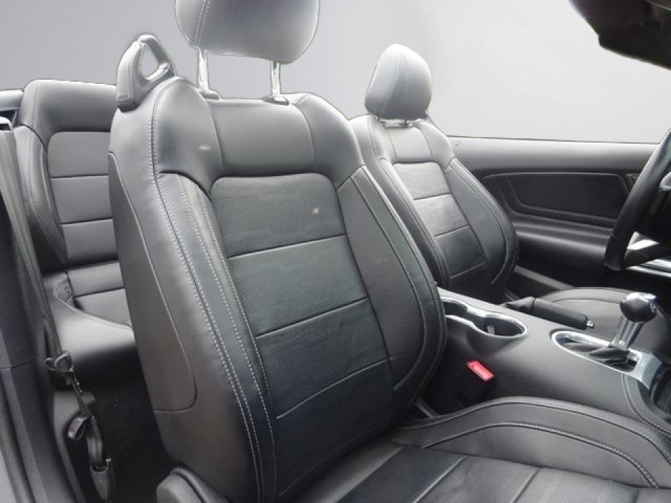 Ford Mustang - foto 13