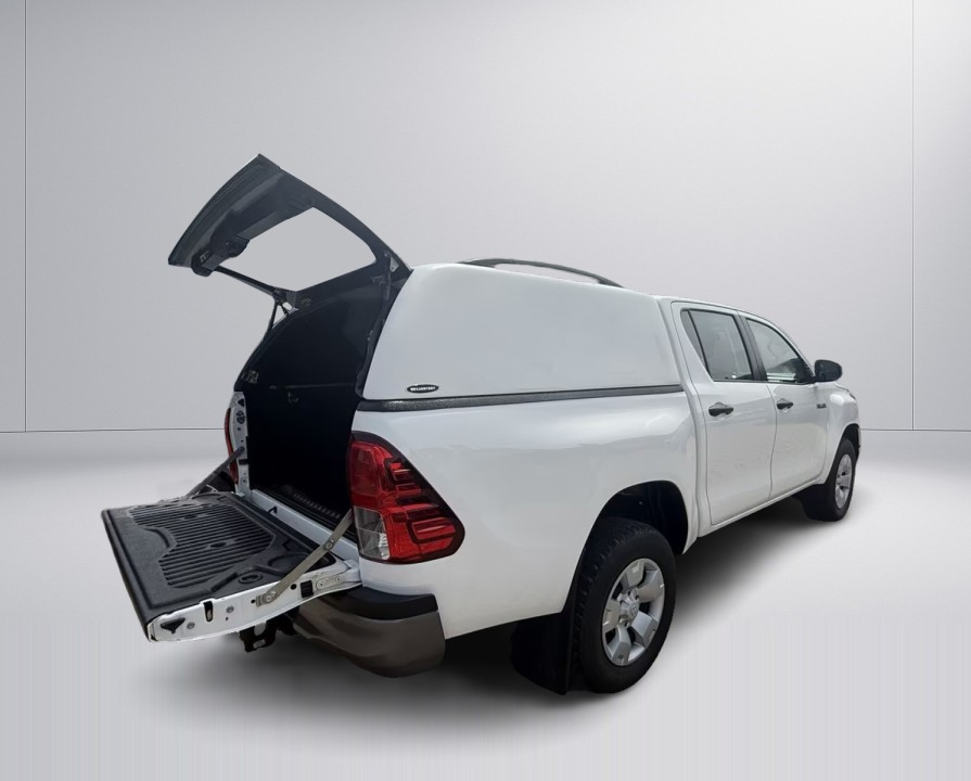 TOYOTA Hilux 2023 — imagine 3