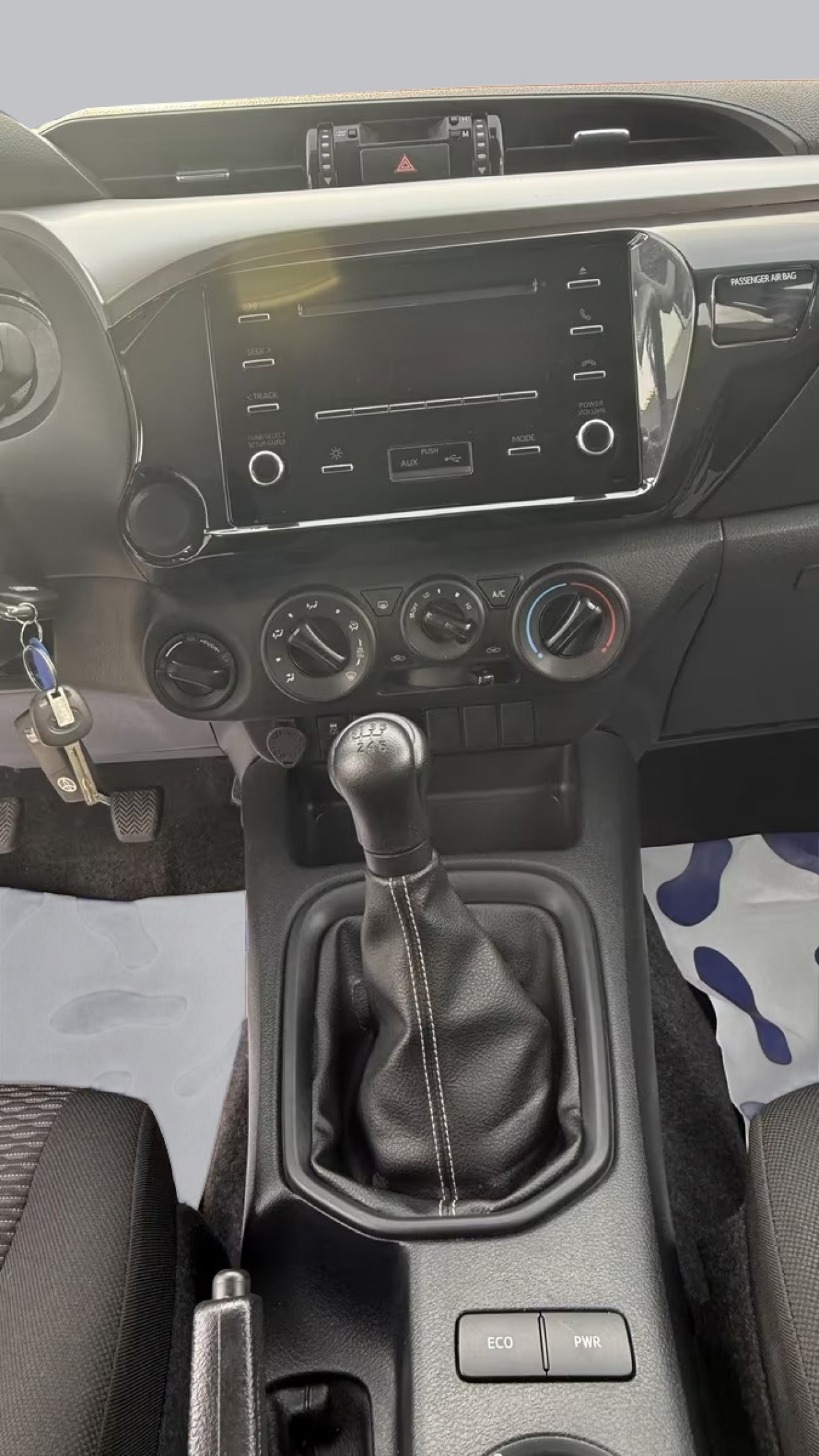 Toyota Hilux 2.4D - foto 18