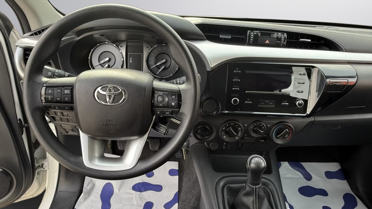 Toyota Hilux 2.4D - foto 12