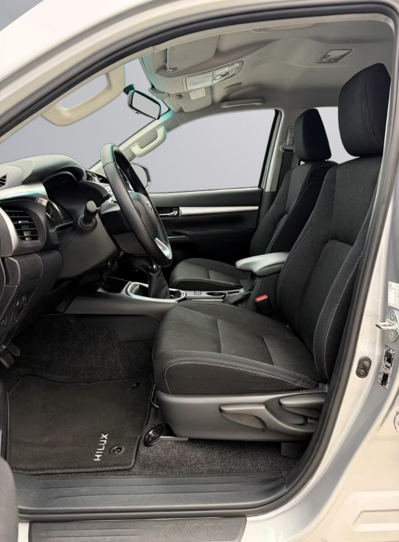 Toyota Hilux 2.8D - foto 14