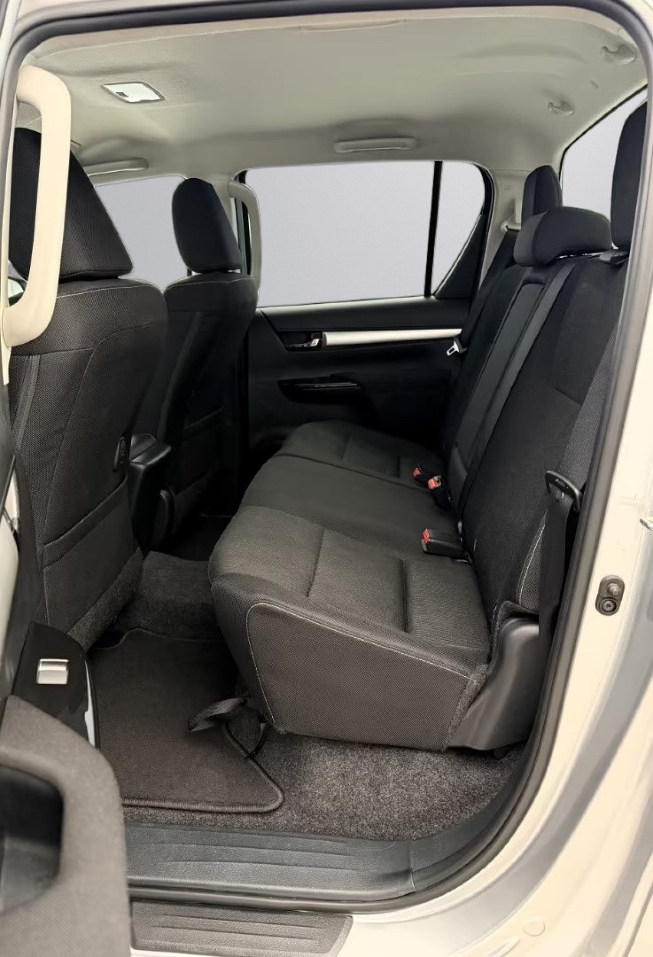 Toyota Hilux 2.8D - foto 20