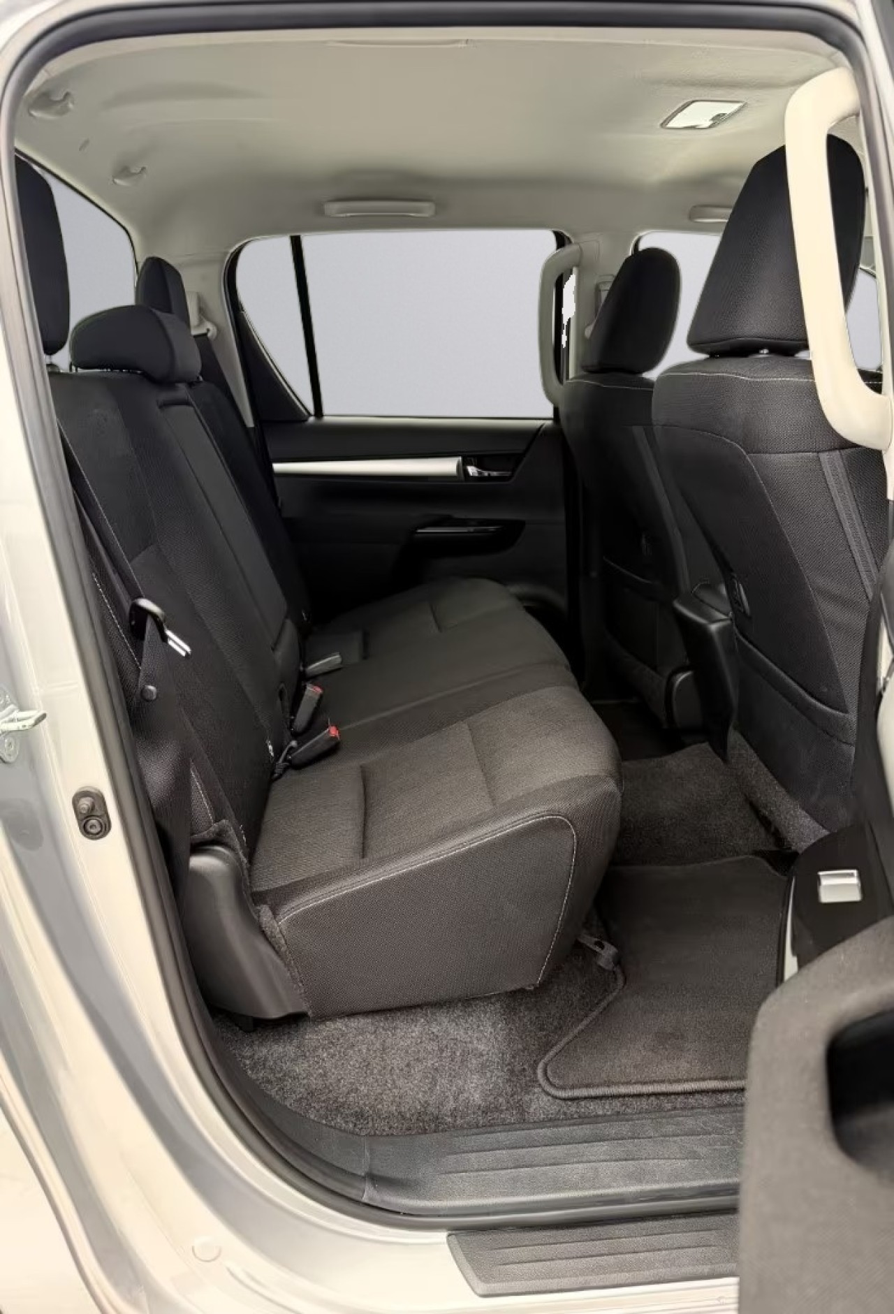 Toyota Hilux 2.8D - foto 19