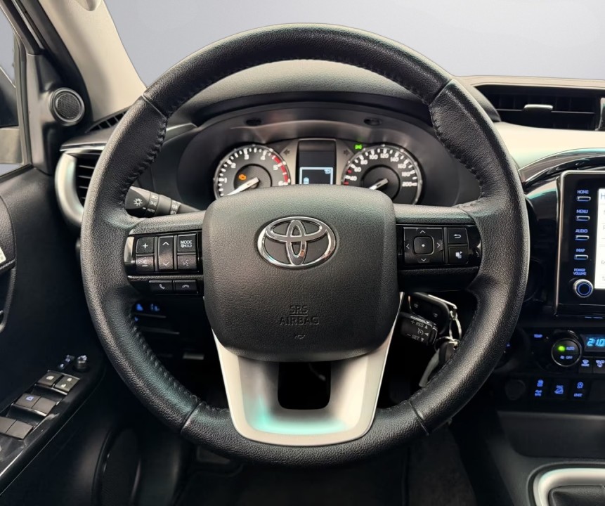 Toyota Hilux 2.8D - foto 9