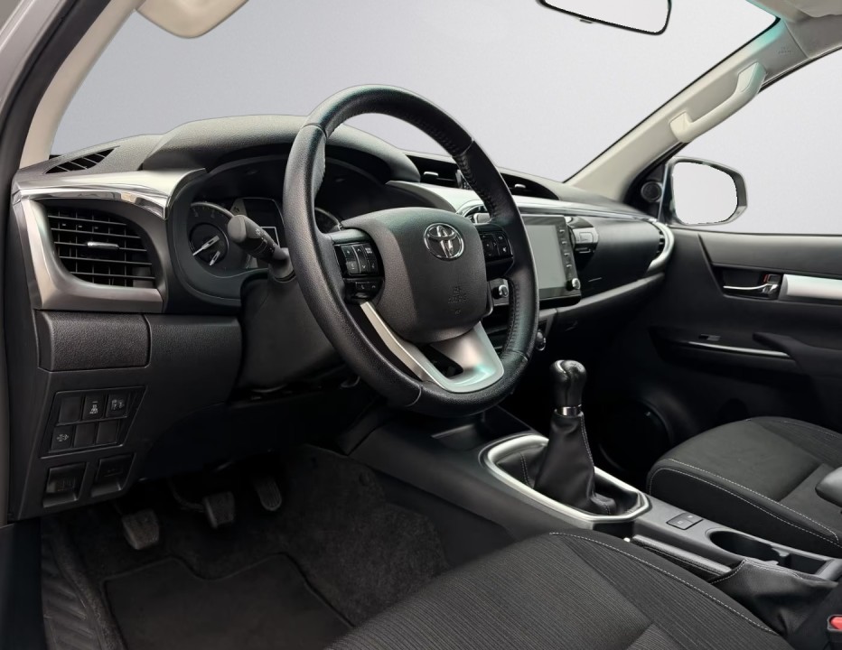 Toyota Hilux 2.8D - foto 11