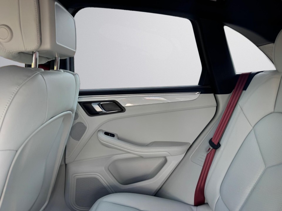 PORSCHE Macan 2023 — imagine 20