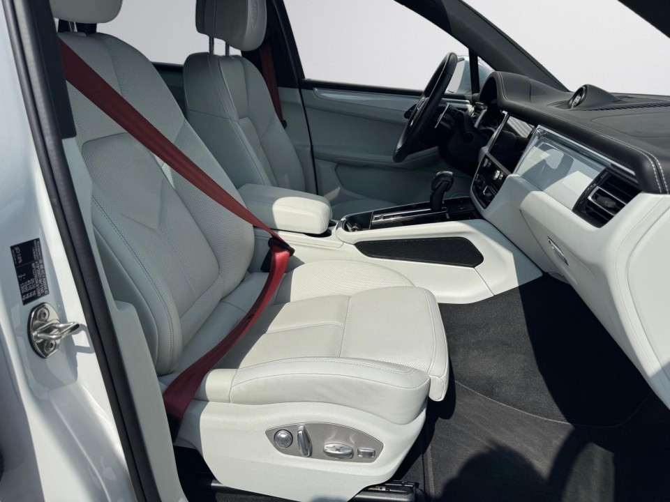 PORSCHE Macan 2023 — imagine 15
