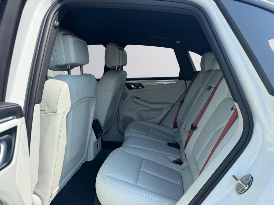 PORSCHE Macan 2023 — imagine 19