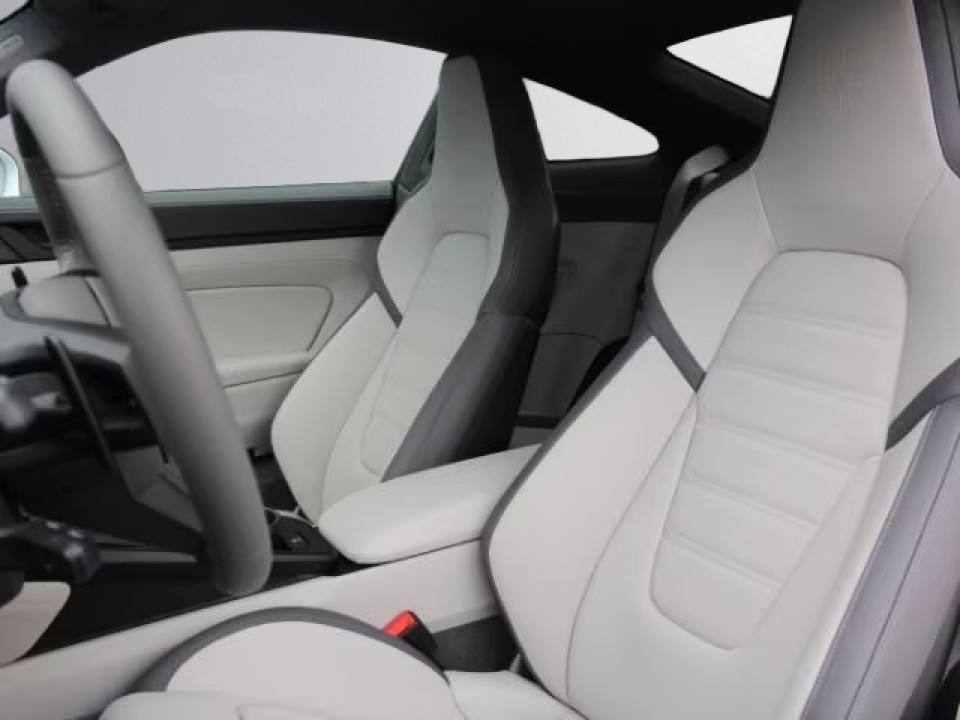 Porsche 911 Carrera 4 GTS - foto 7