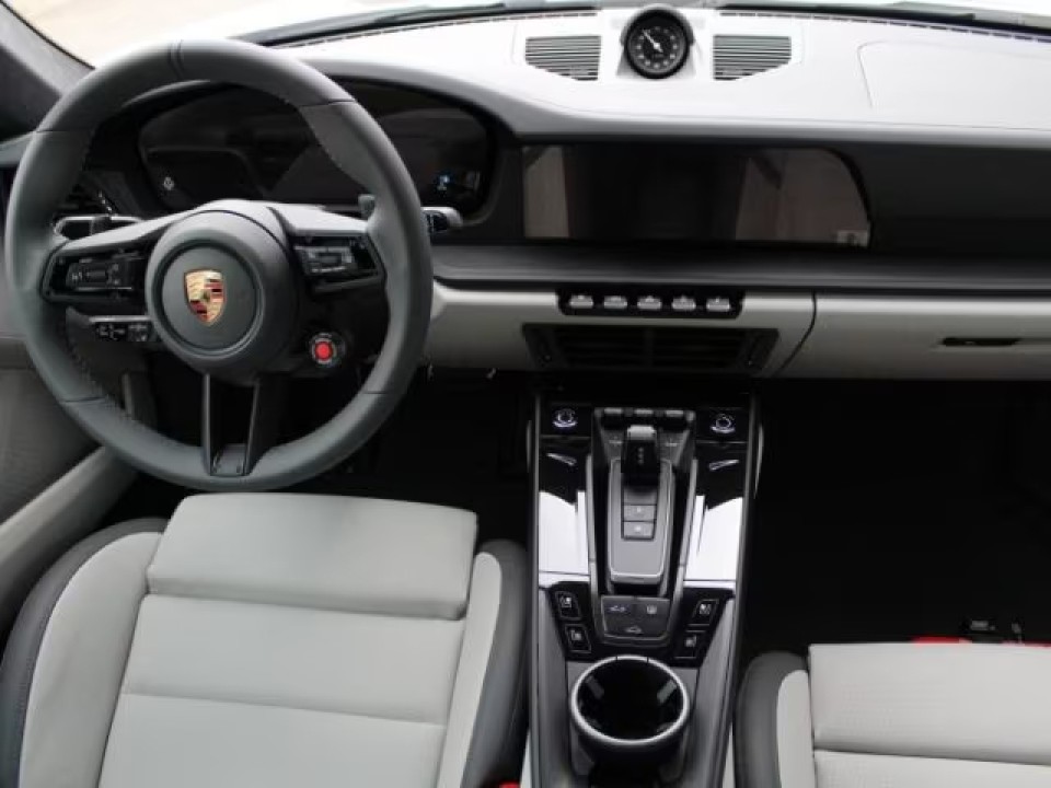 Porsche 911 Carrera 4 GTS - foto 10