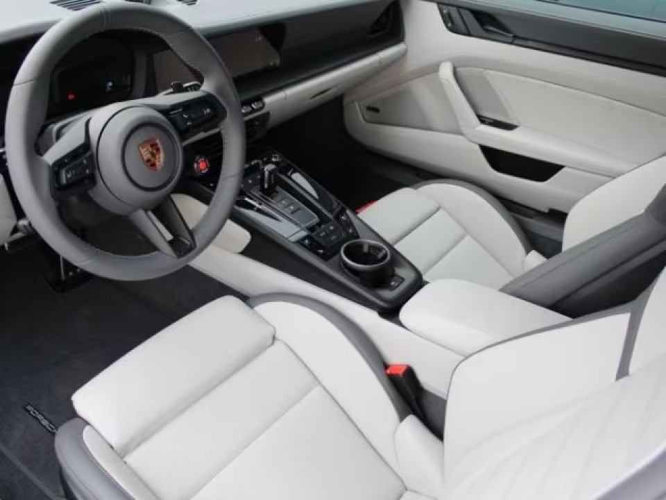 Porsche 911 Carrera 4 GTS - foto 6